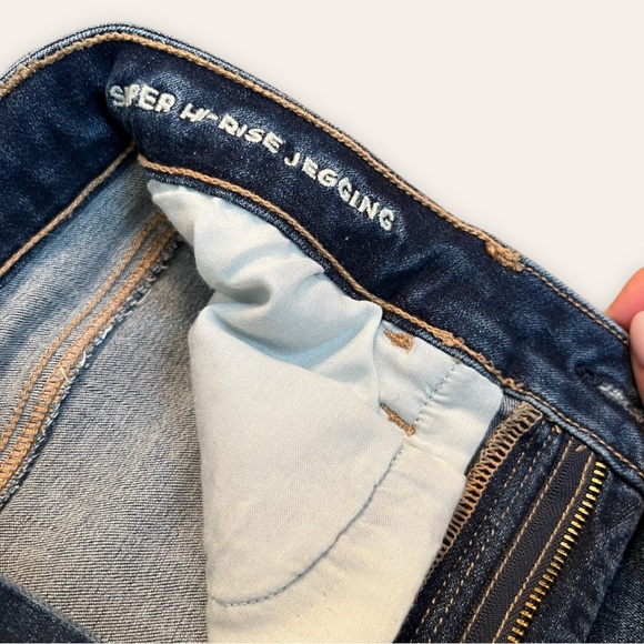 AMERICAN EAGLE - AE Ne(x)t Level Super High-Waisted Jegging in Medium Wash, 29” - Picture 12 of 16